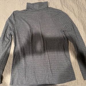 Time and Tru-Size-XL women’s gray striped turtleneck!Gently used Great condition